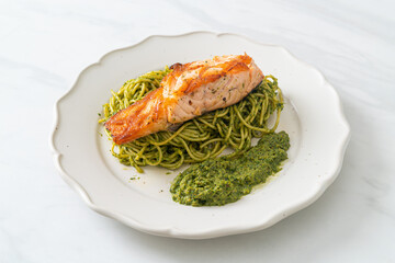 Spaghetti pesto with grilled salmon