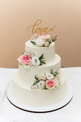 Obraz na płótnie Canvas Lovely wedding cake detail. wedding cake at the banquet