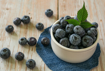 Arándanos orgánicos. Vitaminas saludables. Frutos del bosque deliciosos