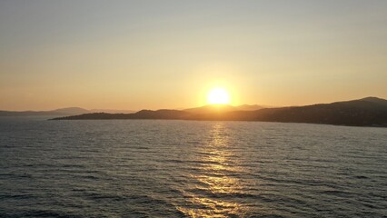 survol de la côte d'Azur dans le Var entre Sainte-Maxime et Fréjus par soleil couchant