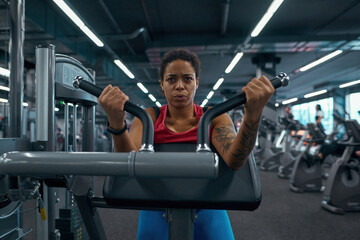 Fototapeta na wymiar Black girl doing lifting weight for biceps muscles
