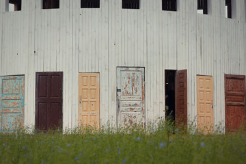 A rotunda doors in the nikola-lenivets art-park by summer day - obrazy, fototapety, plakaty