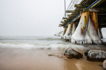 Polska Morze Bałtyckie zima w Gdynia Orłowo Molo w Orłowie skute lodem  © Artur Wojtczak 