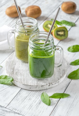 Spinach and kiwi smoothies