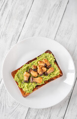 Guacamole toasts