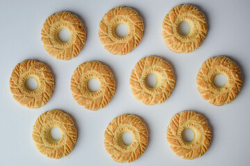round-shaped cookies and round dry orange slices 