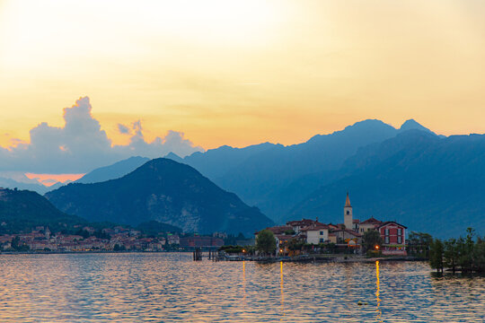 L'Isola dei Pescatori vista dall'Isola Bella