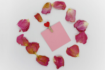 Note with a heart in rose petals