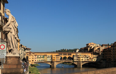 Obraz premium View of the Ponte Vecchio from the Ponte a Santa Trinità, Florence, Tuscany, Italy, Europe