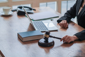 The legal office or the lawyer's office provides legal advice for use in business operations and hire purchase contracts. The lawyer firm also provides counsel and counsel on how to fight cases. - obrazy, fototapety, plakaty