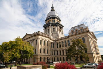 Fototapeta na wymiar Illinois state capitol building.