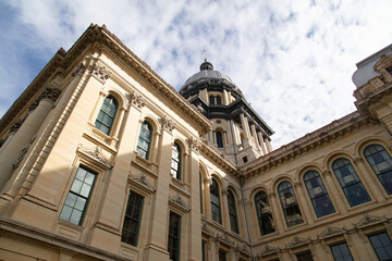 Fototapeta na wymiar Illinois state capitol building.