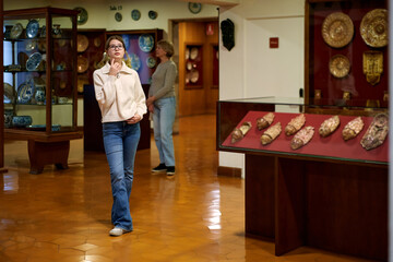 Young women waching arts at the museum.