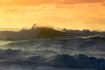 Fototapeta premium Misty Sunset over Waves on North Shore of Oahu