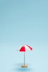 Obraz premium Red umbrella on a blue background.