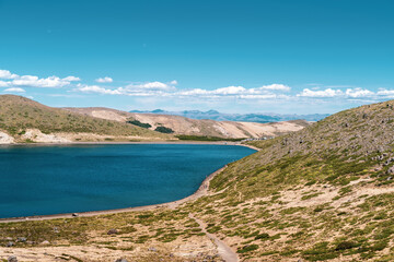 Fototapeta na wymiar view of the lake from the mountain