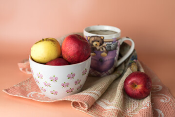 a cup with the image of a bear and a mouse with a lilac tea package with apples in a plate and a towel.
text translation: herbal tea, thyme, St. John's wort, chamomile, lavender juniper 