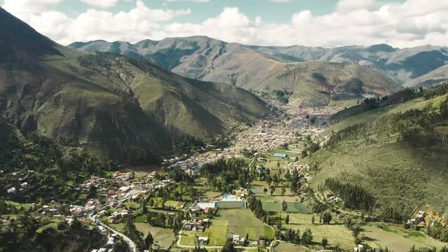 terrenos de cultivo y ganado (chacras) junto a la ciudad TARMA - JUN&Iacute;N PER&Uacute;  para videos y fondos