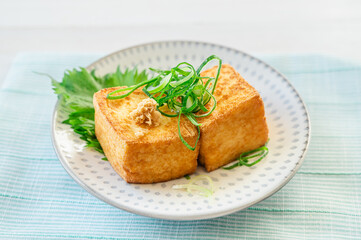 焼いた厚揚げ豆腐