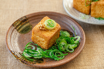 焼いた厚揚げ豆腐