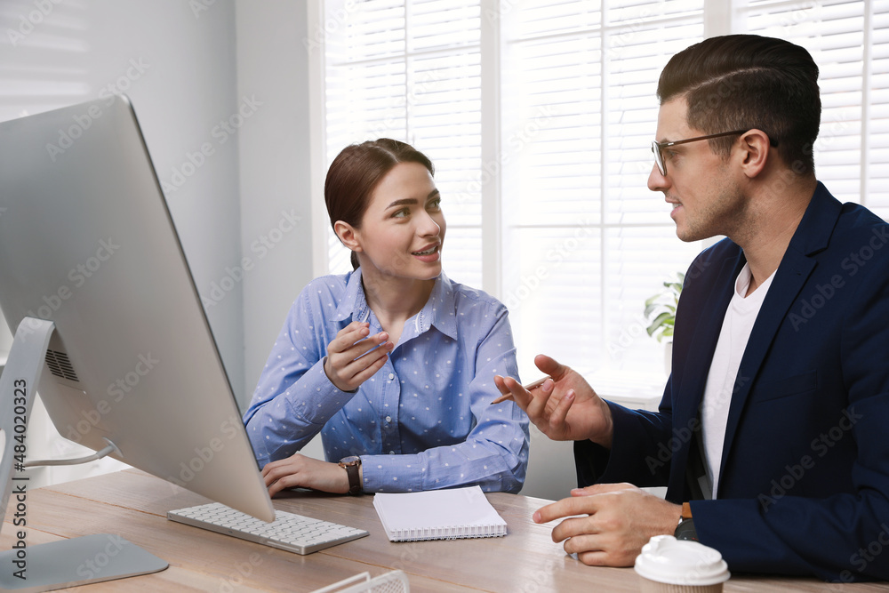 Poster Businessman helping intern with work in office