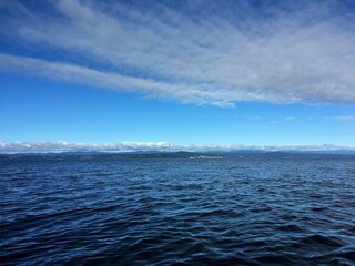 Obraz premium blue sky and lake