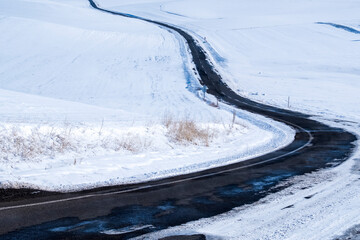 Snowy road in the winter. winding asphalt road
