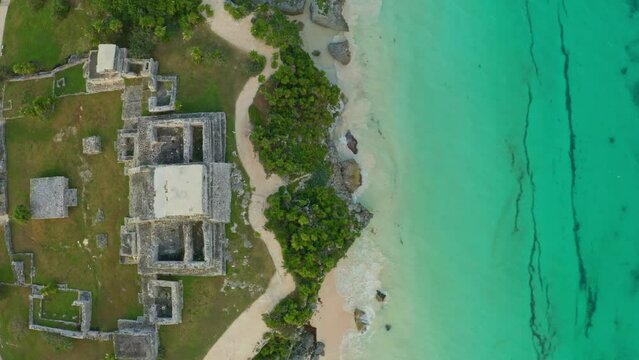 Ruinas Mayas en Tulum, la mezcla perfecta entre las cultura maya y el mar del caribe.