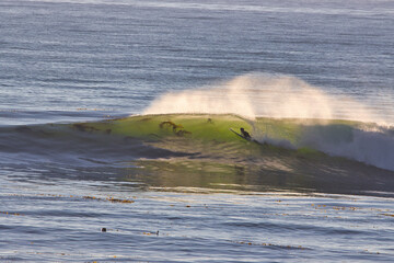 Fototapeta premium Surfing winter waves along the Old Coast Highway in Ventura