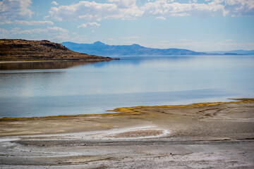 Fototapeta premium An overlooking view of nature in Antelope Island State Park, Utah