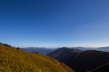 晴れの日の山
