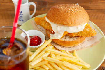 フィッシュバーガーセット（やや上）