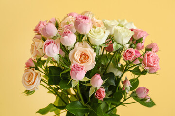 Vase with bouquet of beautiful fresh roses on color background