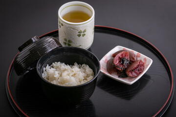 ご飯と梅漬け　Japanese meal
