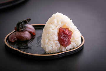 梅のおにぎり　Salted plum