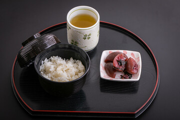 ご飯と梅漬け　Japanese meal