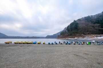 Fototapeta premium 凍った山梨県の精進湖