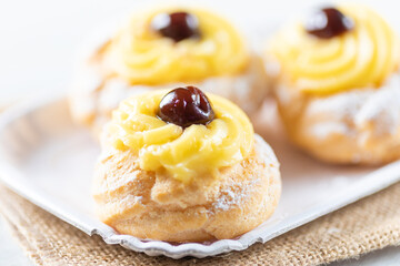 Zeppole dolce tipico del sud italia