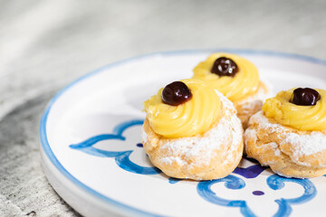 Zeppole dolce tipico del sud italia