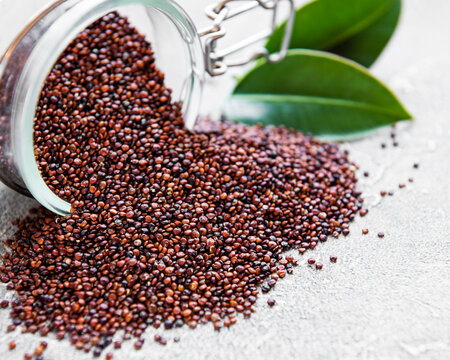 Red quinoa seeds © Olena Rudo