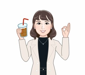 コーヒーを持って歩く女性