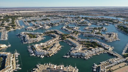 Fototapeta premium survol du port de plaisance de port Camargue en Occitanie dans le sud de la France