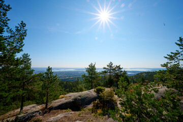 Fototapeta na wymiar Blick auf den Oslo Fjord und auf Oslo von einer Aussichtsplattform wunderschönen Ausblick und blauen Himmel