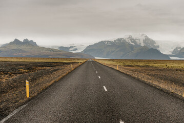 Asfaltowe drogi na Islandii © rozentuzjazmowany