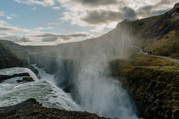 Ogromny Wodospad na Islandii