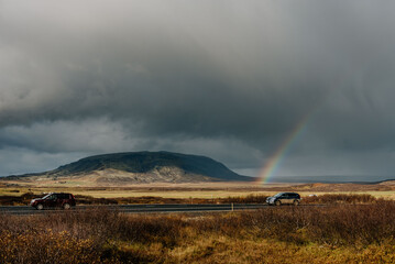 Tęcza nad Islandzkim krajobrazem - obrazy, fototapety, plakaty