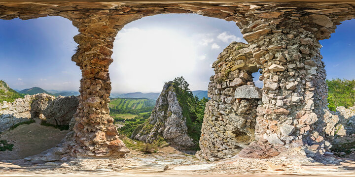The Vr&scaron;atec Castle - Vr&scaron;atsk&eacute; Podhradie