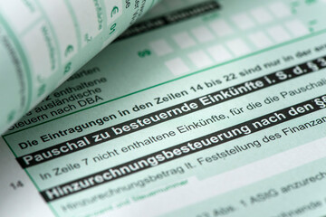 Steuererklärung für Finanzamt mit Formular