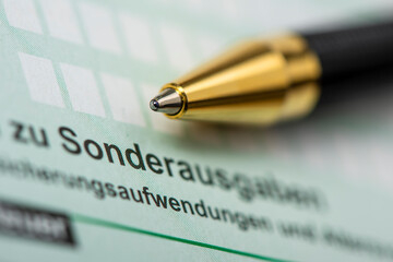 Steuererklärung für Finanzamt mit Formular