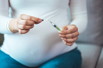 Injection near the navel with anticoagulant - Pregnant women with Trombophilia have to inject themselves every day to prevent abortion, especially after IVF